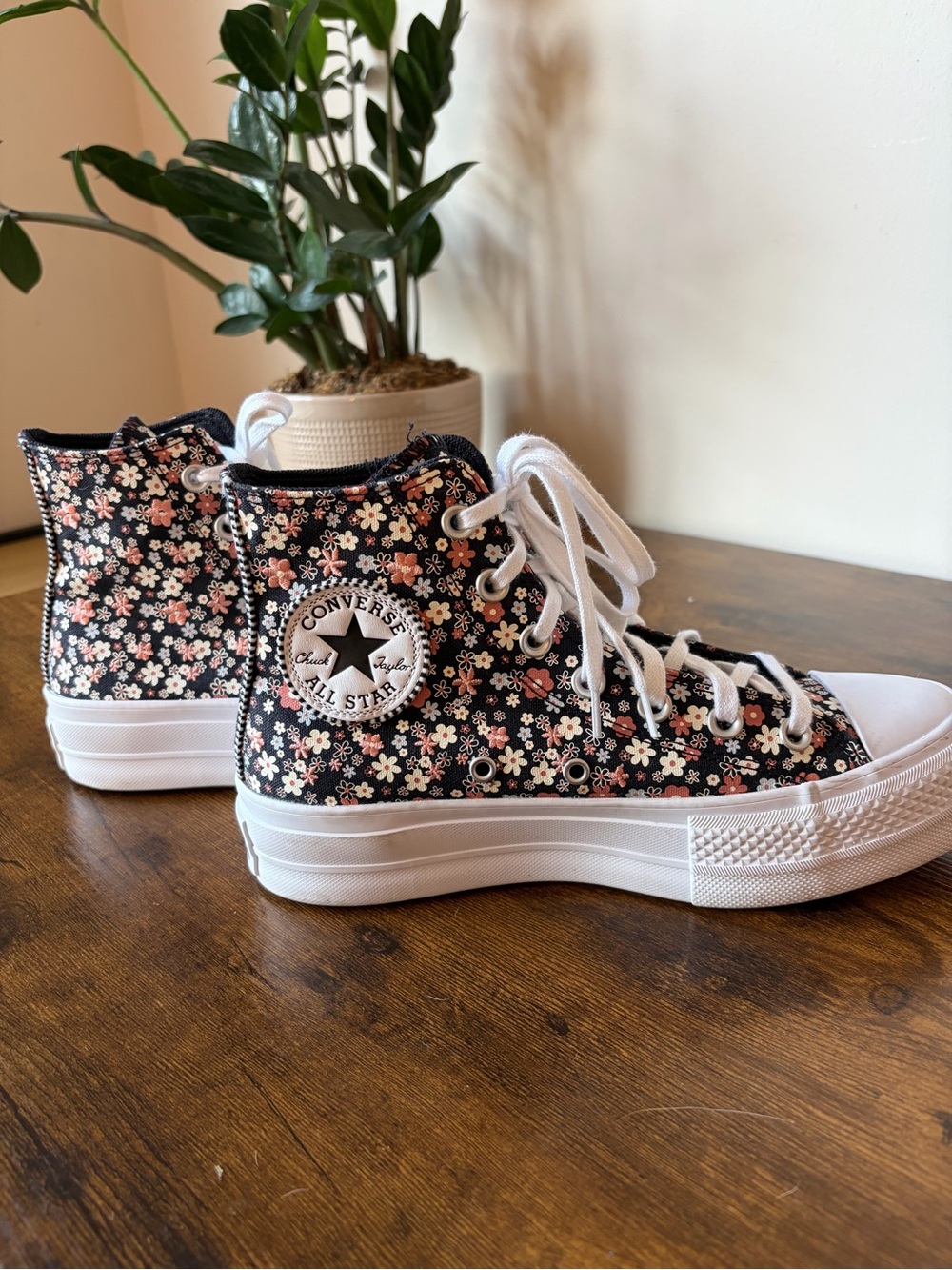 Converse Chuck Taylor All Star Lift Platform High Top Petite Petals - 7 LIKE NEW